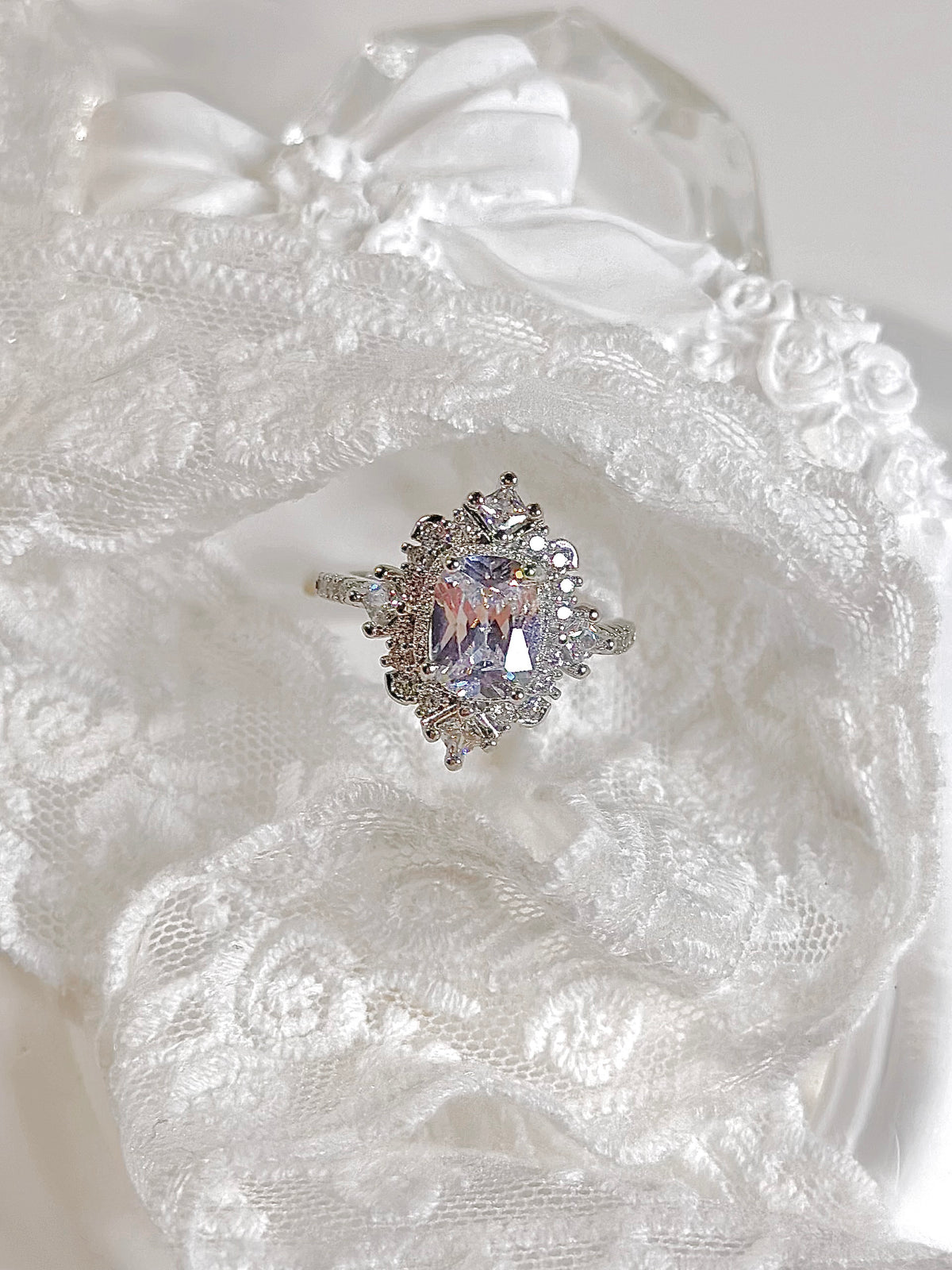 Luxury Vintage White Engagement Ring