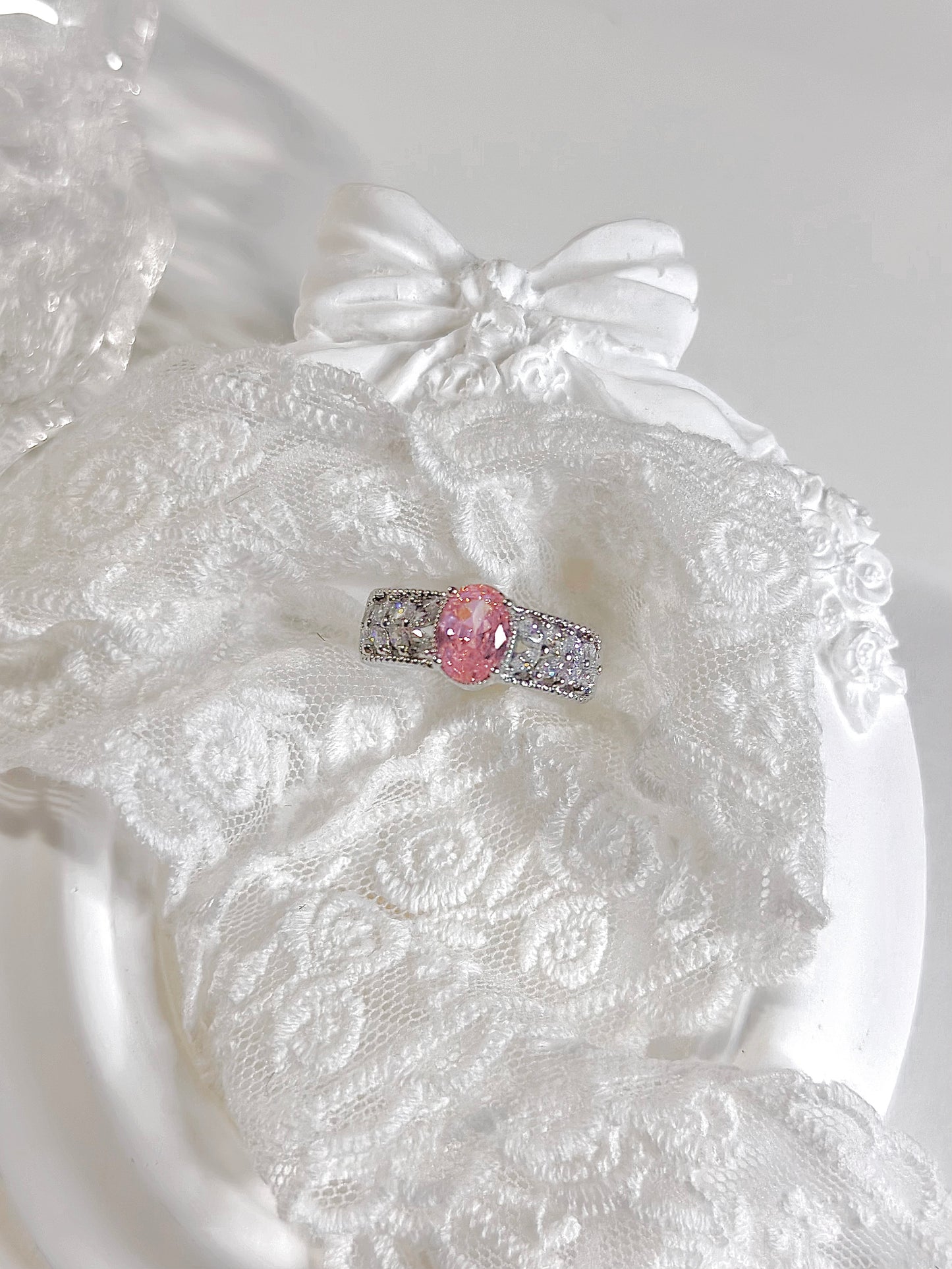 Luxury Vintage Pink Oval Ring