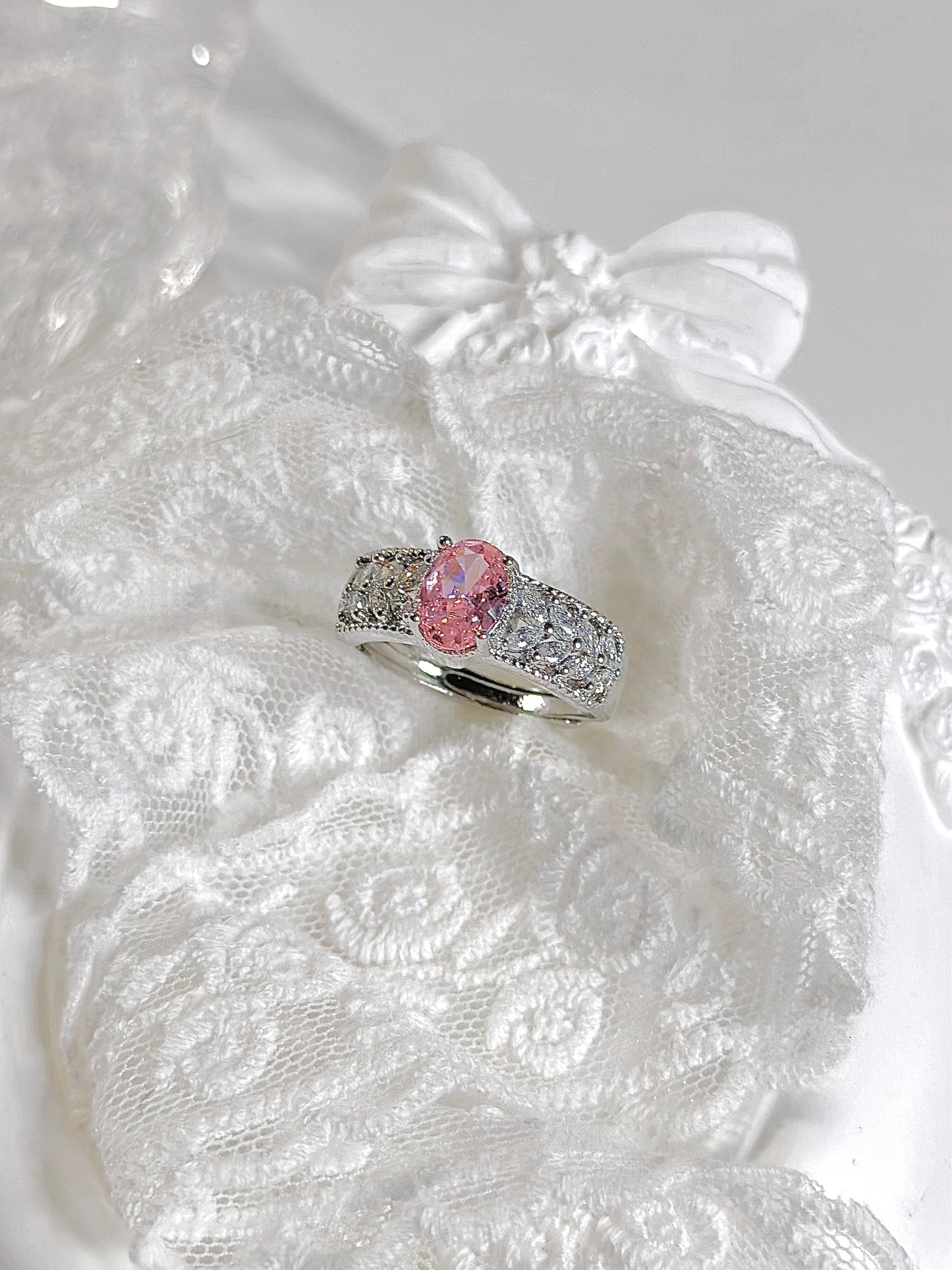 Luxury Vintage Pink Oval Ring