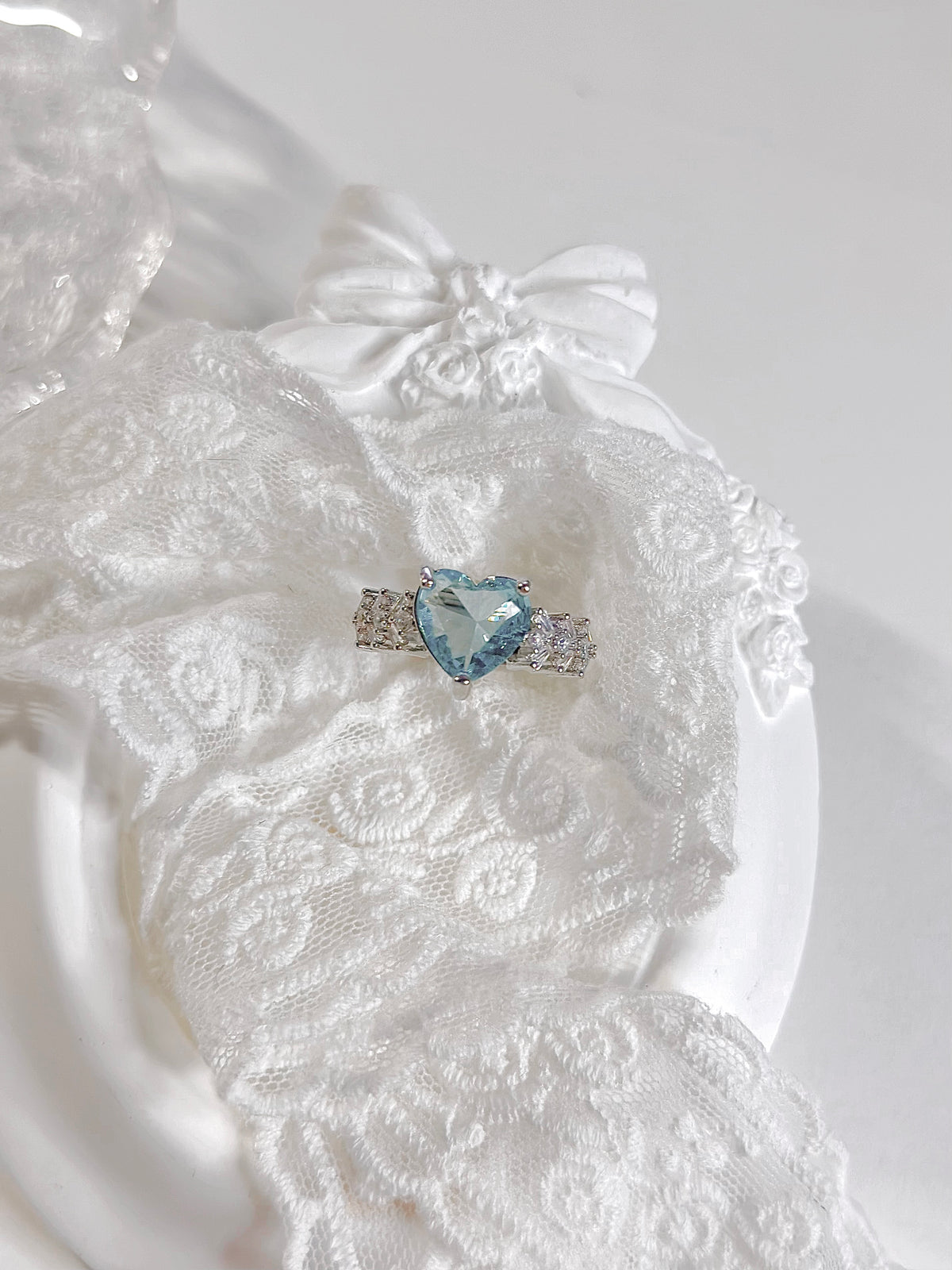 Luxury Vintage Blue Heart Ring