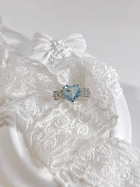 Luxury Vintage Blue Heart Ring