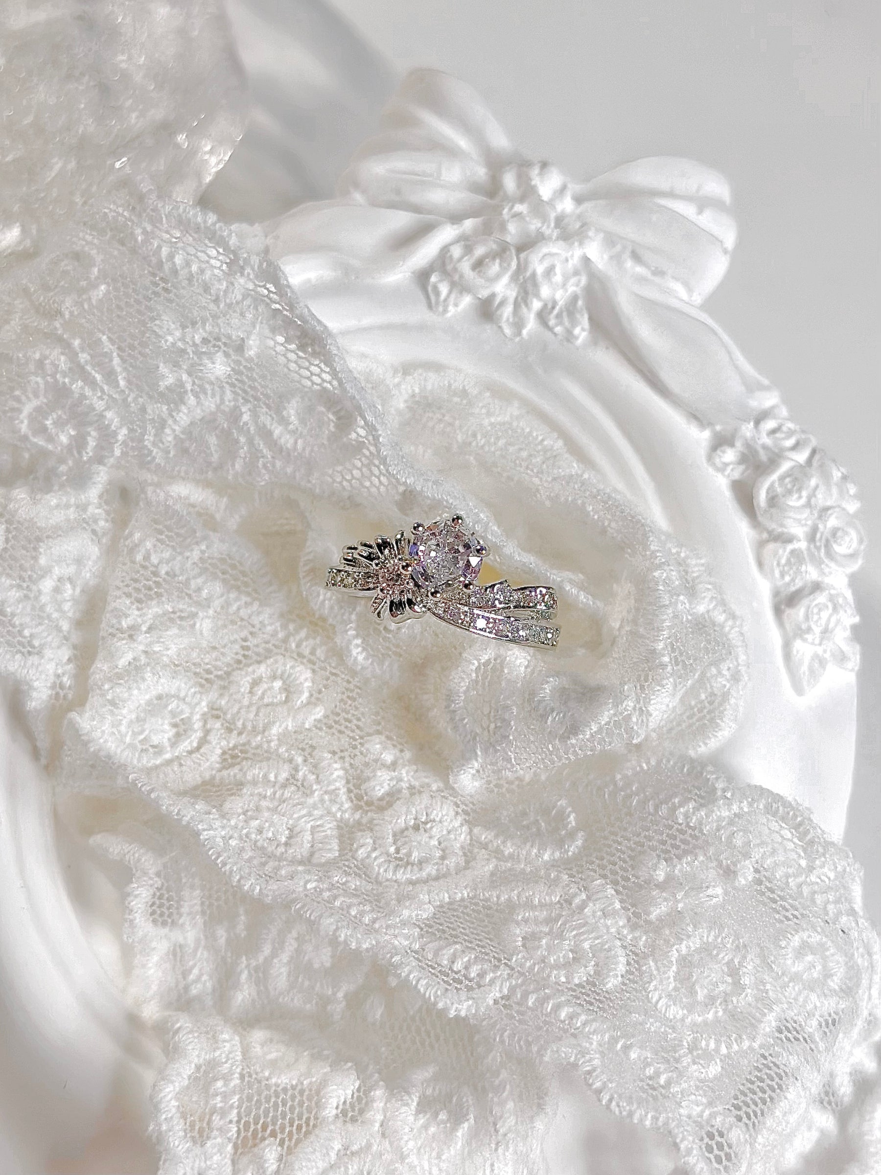 Luxury Vintage White Bow Ring