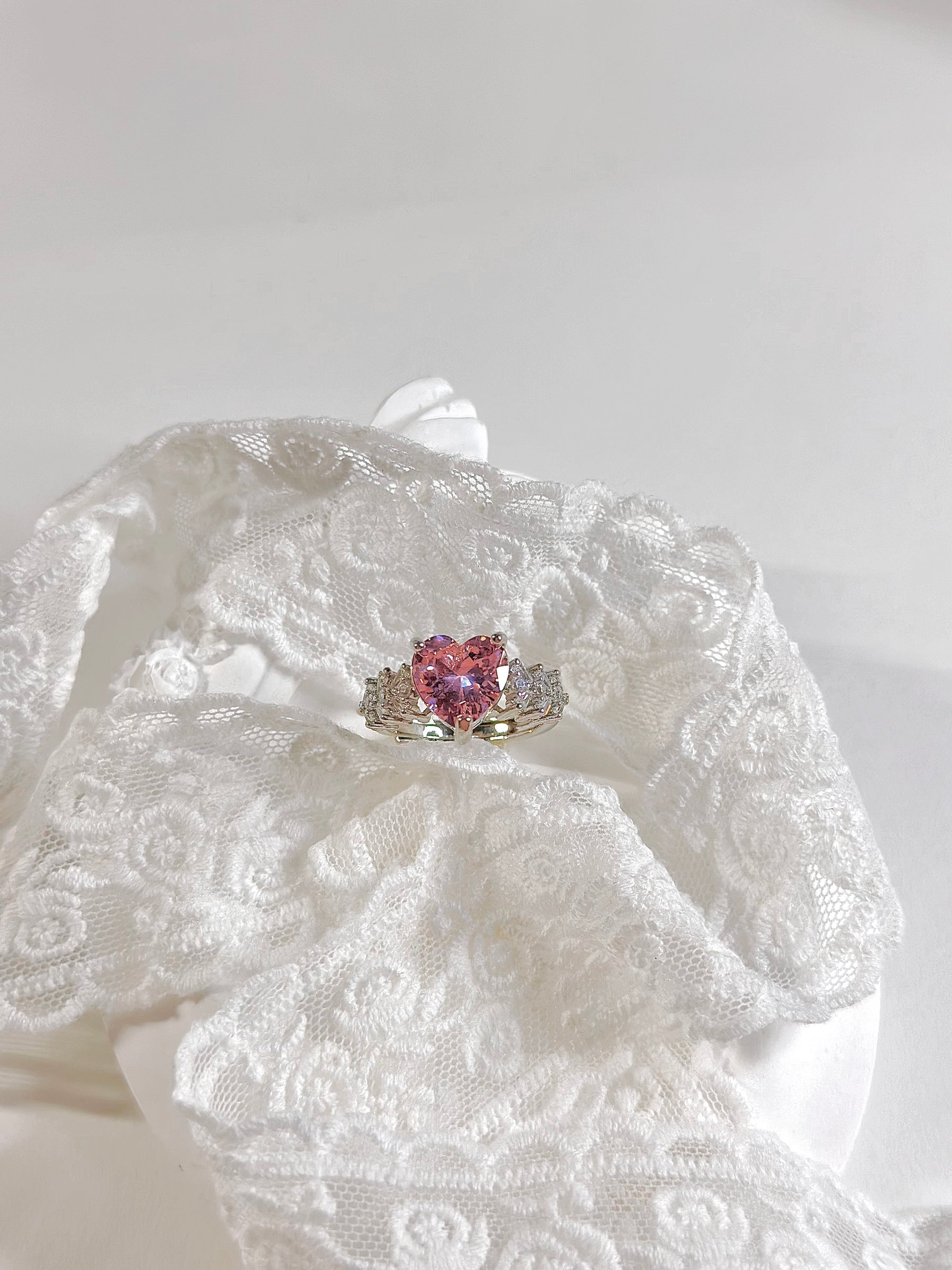 Luxury Vintage Pink Heart Ring V3