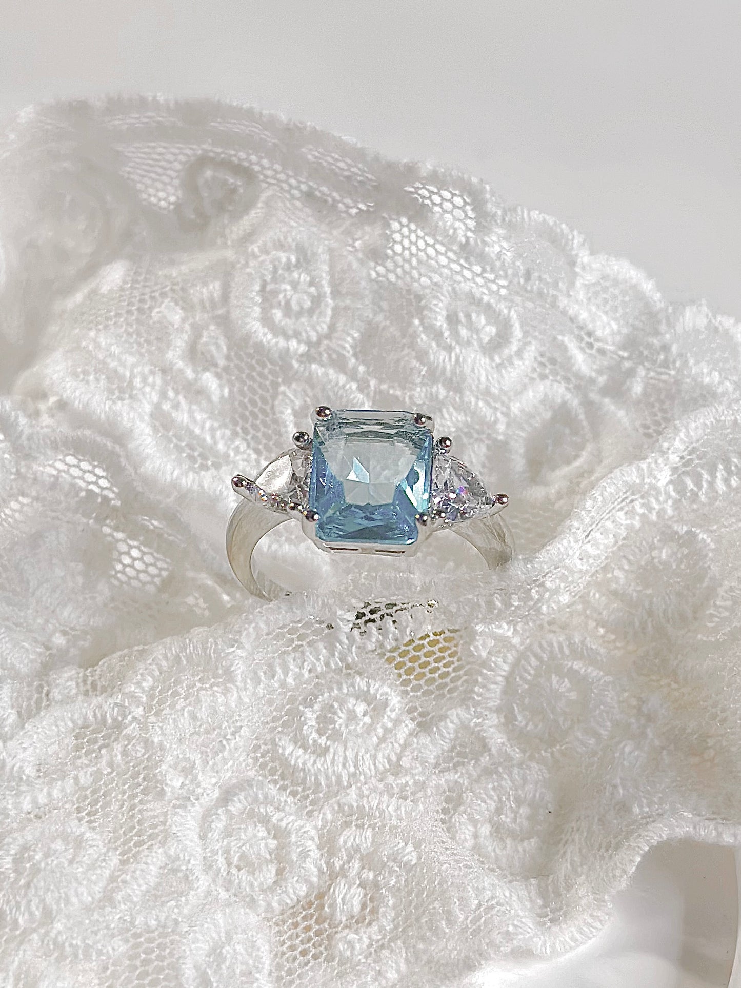 Luxury Vintage Blue Ring