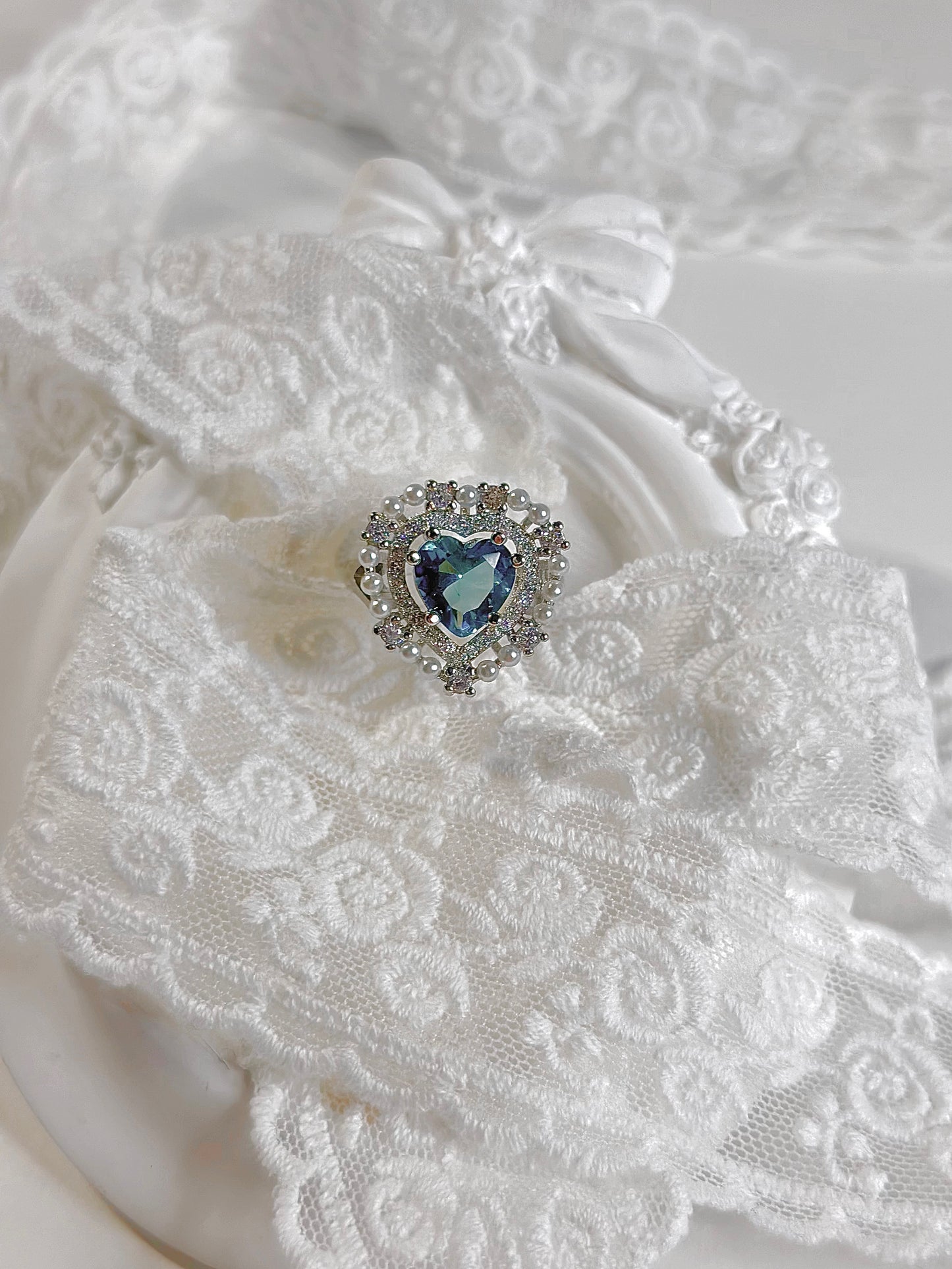 Luxury Vintage Blue Heart Pearl Ring