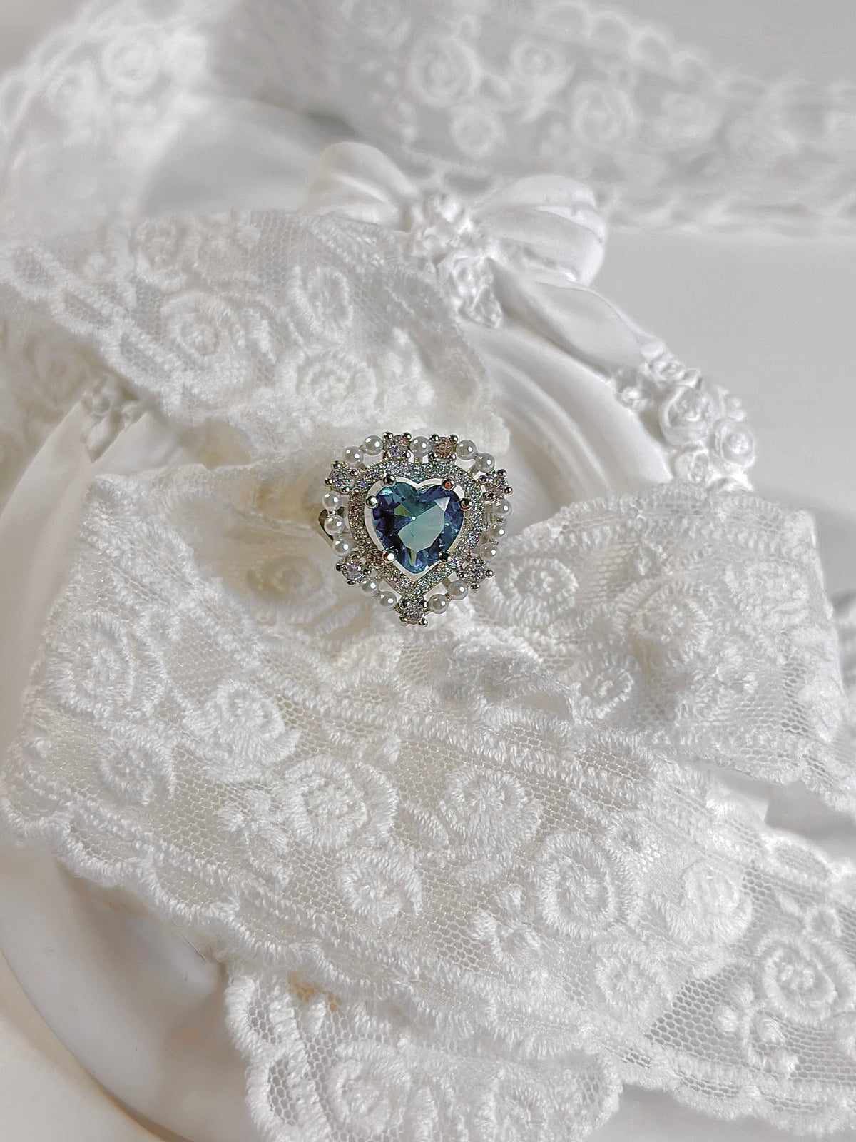 Luxury Vintage Blue Heart Pearl Ring