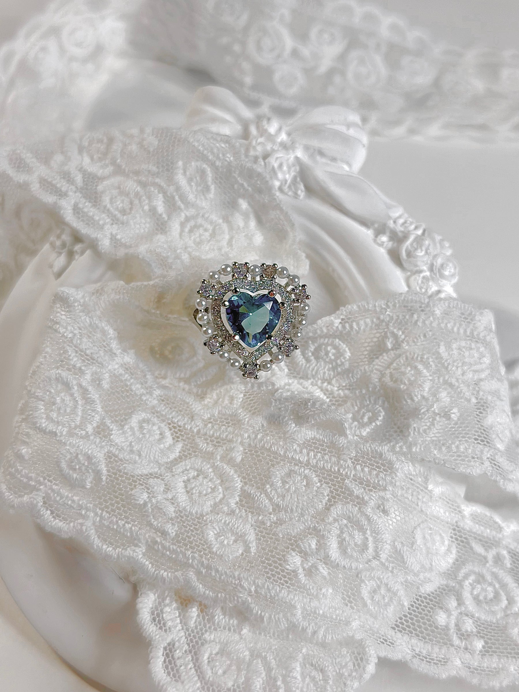 Luxury Vintage Blue Heart Pearl Ring