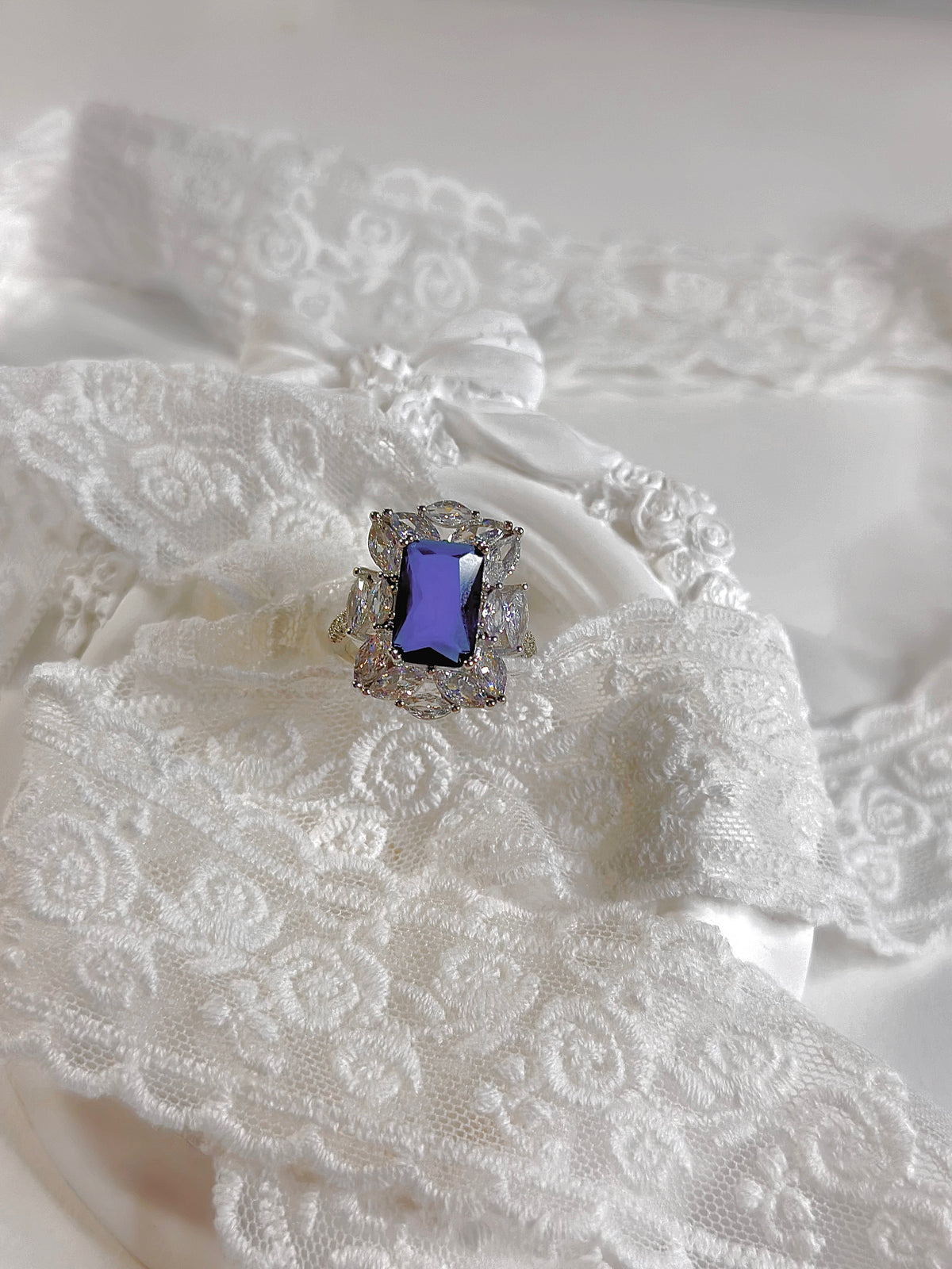 Luxury Vintage Blue Engagement Ring