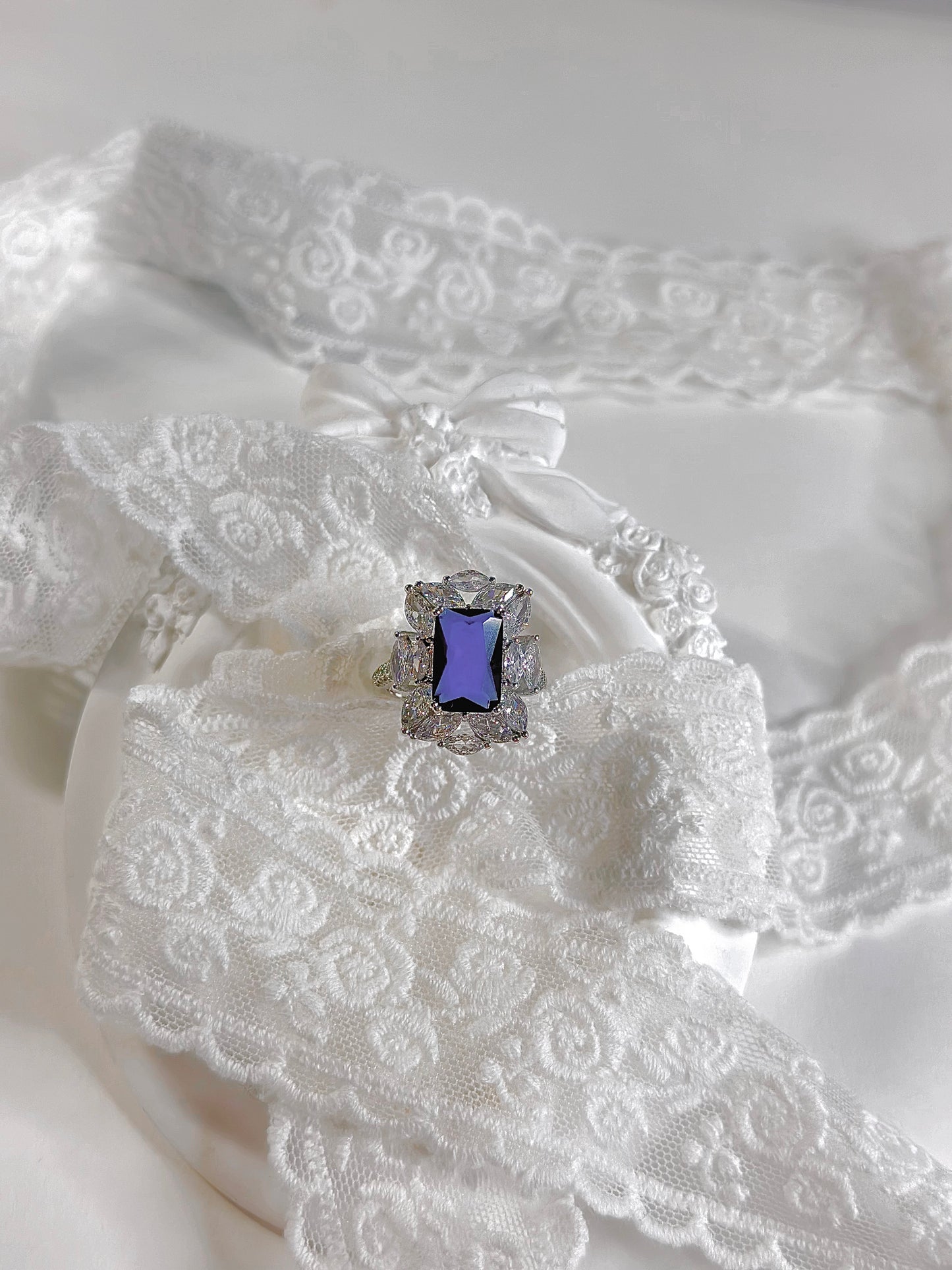 Luxury Vintage Blue Engagement Ring