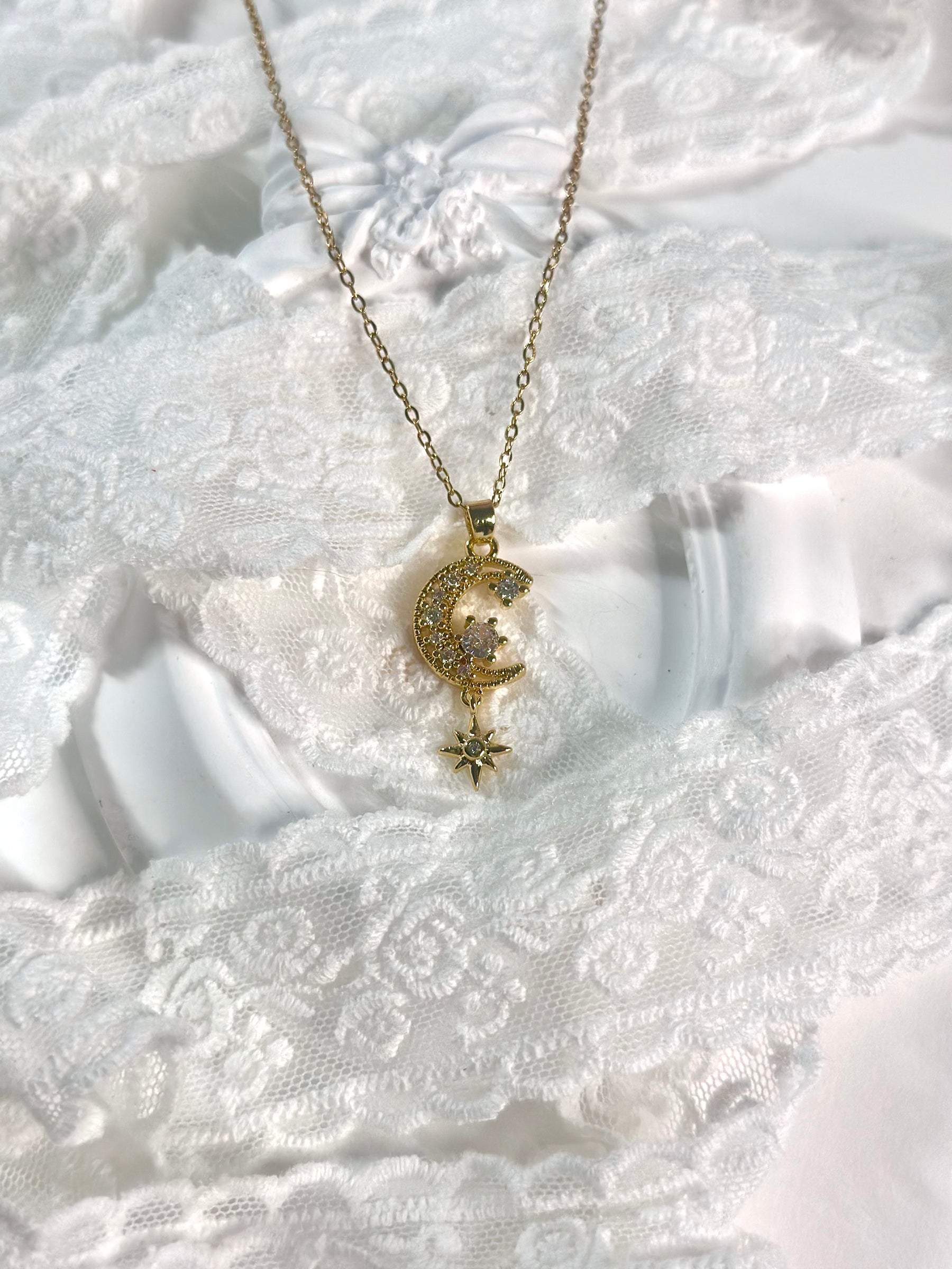 Vintage Moon Pendant Necklace Jewelry