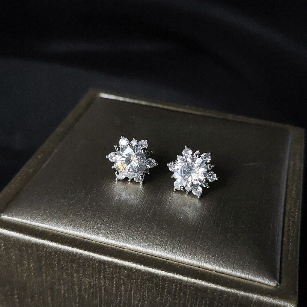 Vintage Snow Stud Earrings