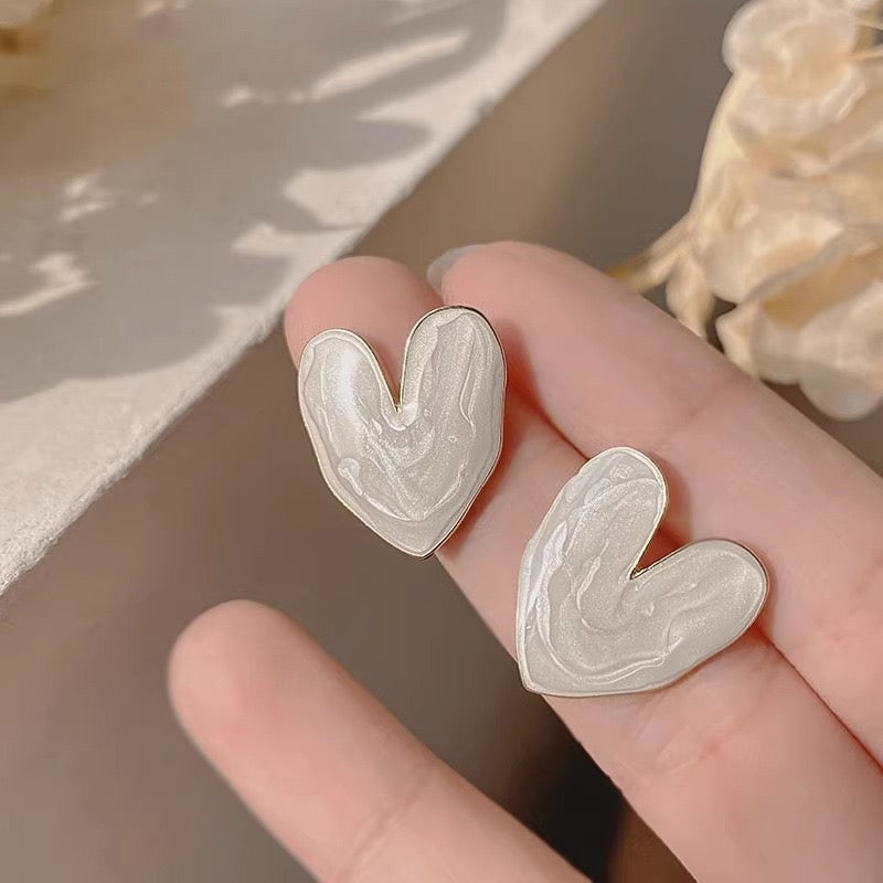 Vintage Gold Minimalist Heart Stud Earrings