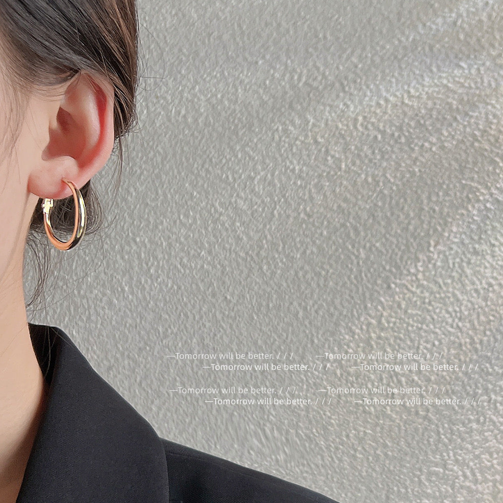 Gold Minimalist Circle Earrings